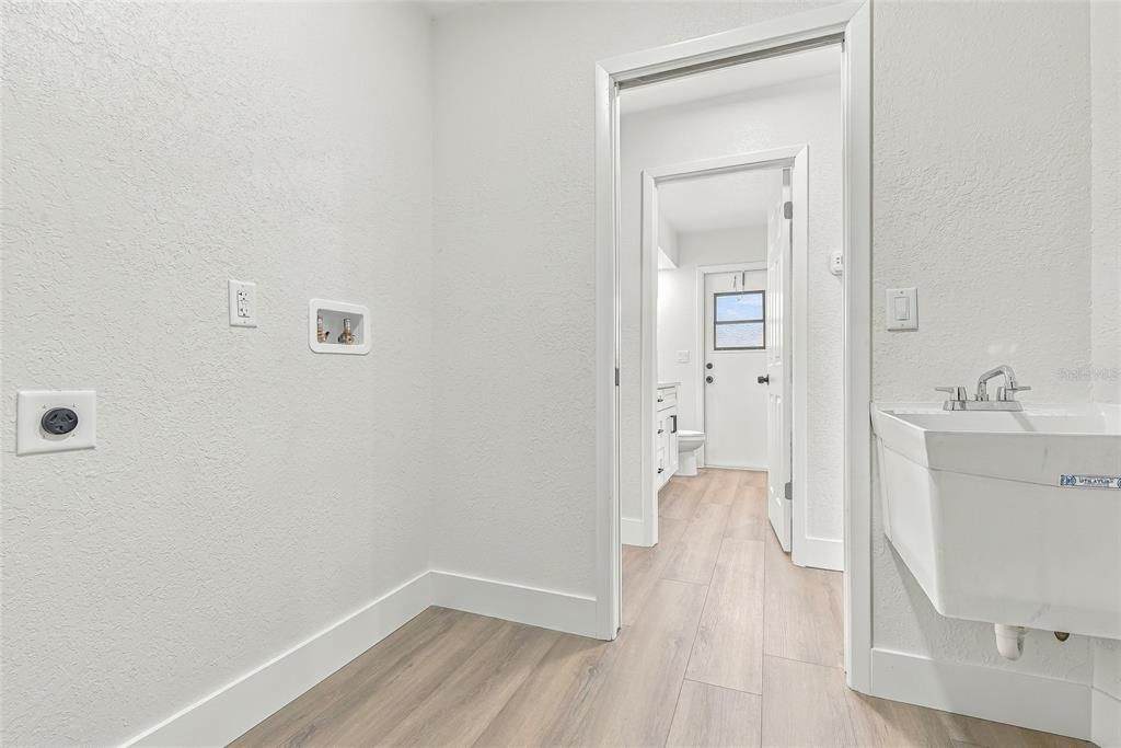For Sale: $269,900 (2 beds, 2 baths, 1190 Square Feet)