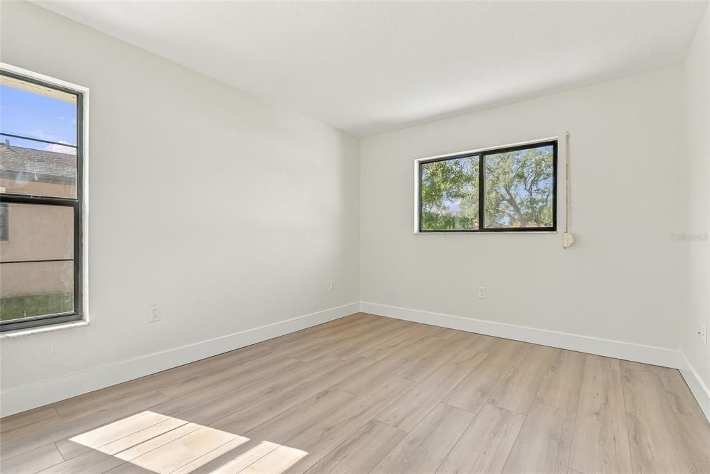 For Sale: $269,900 (2 beds, 2 baths, 1190 Square Feet)