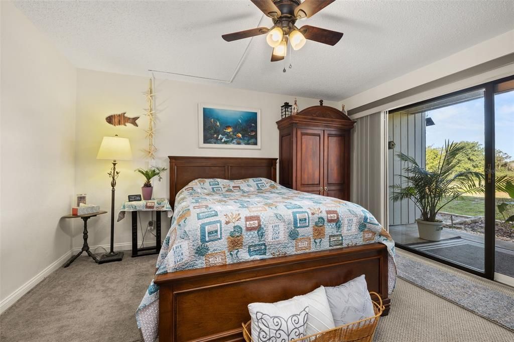 待售: $110,000 (1 贝兹, 1 浴室, 974 平方英尺)