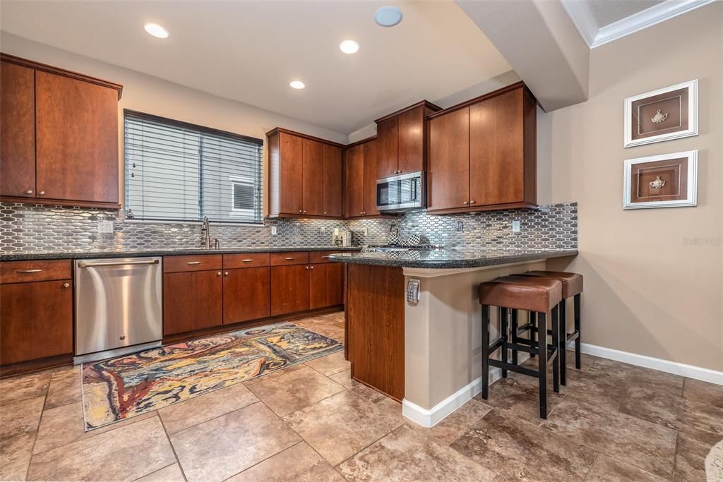 For Sale: $365,000 (2 beds, 2 baths, 1839 Square Feet)