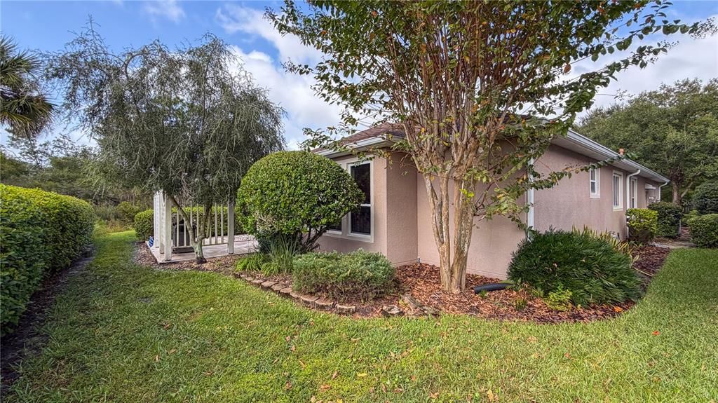 For Sale: $365,000 (2 beds, 2 baths, 1839 Square Feet)