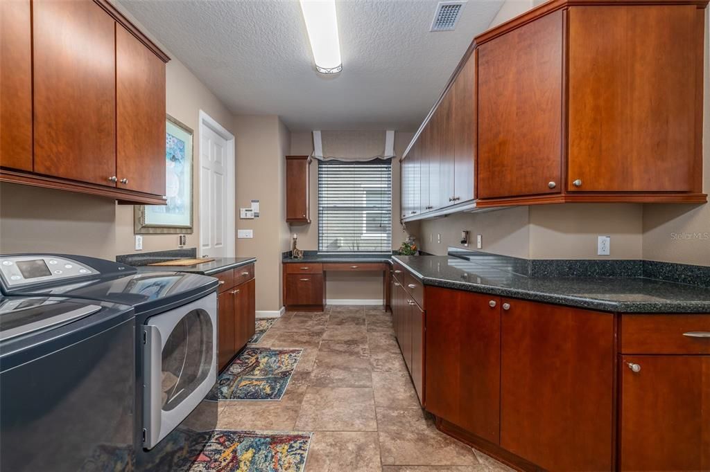 For Sale: $365,000 (2 beds, 2 baths, 1839 Square Feet)