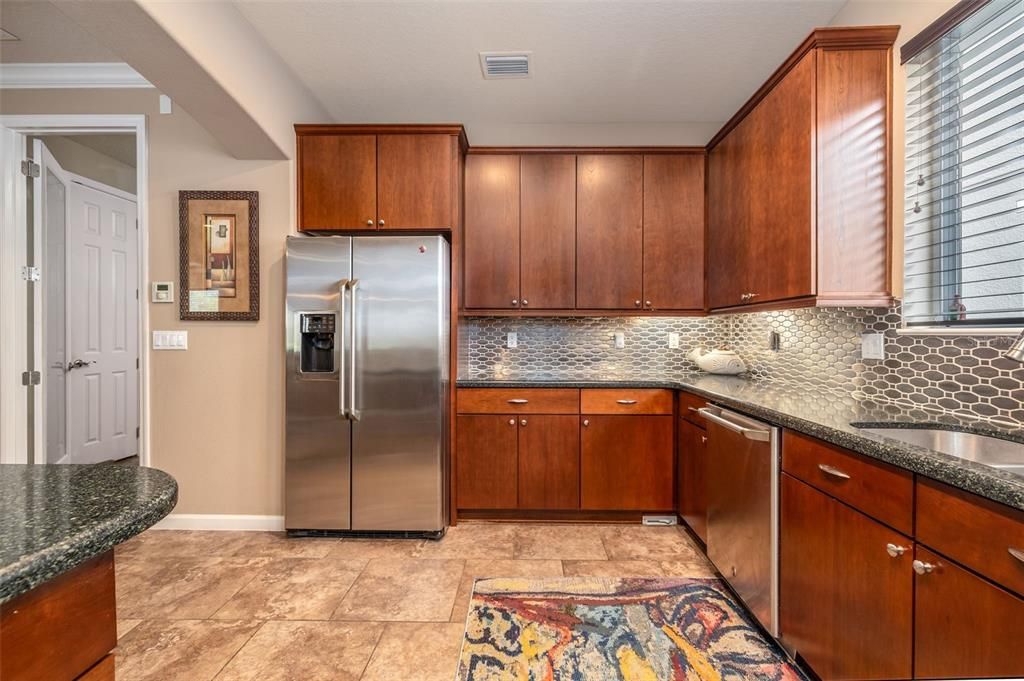 For Sale: $365,000 (2 beds, 2 baths, 1839 Square Feet)