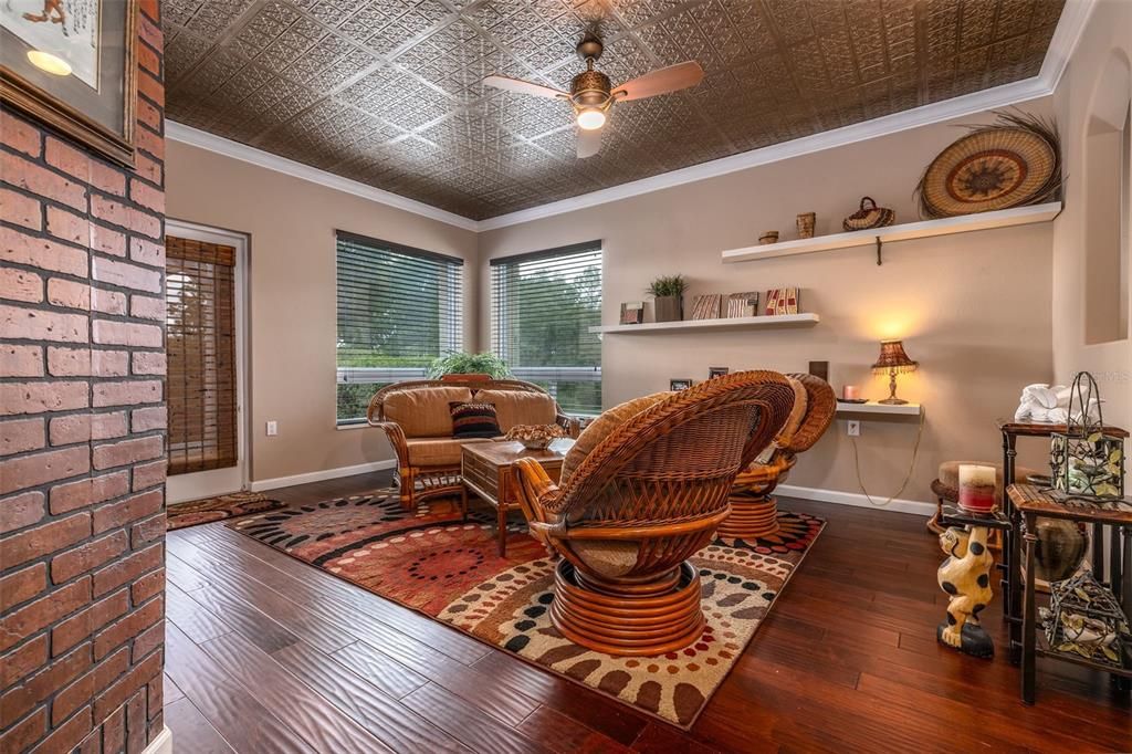 For Sale: $365,000 (2 beds, 2 baths, 1839 Square Feet)
