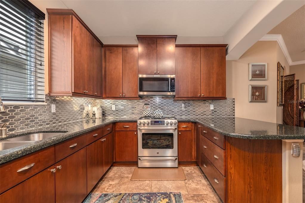 For Sale: $365,000 (2 beds, 2 baths, 1839 Square Feet)