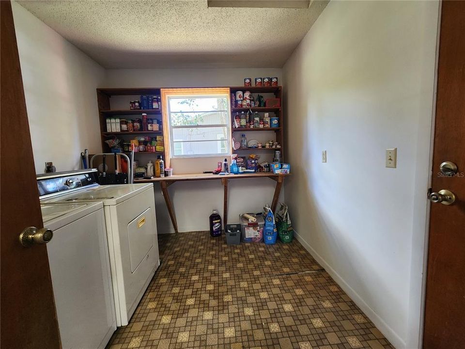 For Sale: $165,000 (3 beds, 1 baths, 1074 Square Feet)