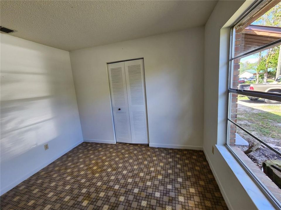 For Sale: $165,000 (3 beds, 1 baths, 1074 Square Feet)