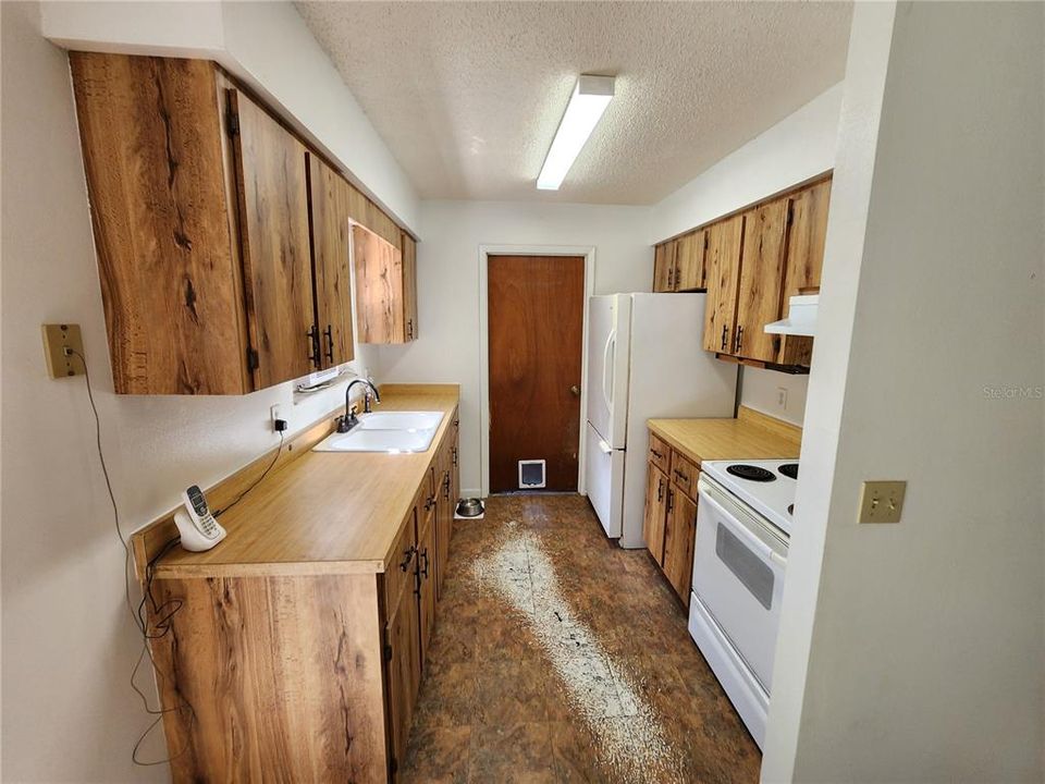 For Sale: $165,000 (3 beds, 1 baths, 1074 Square Feet)