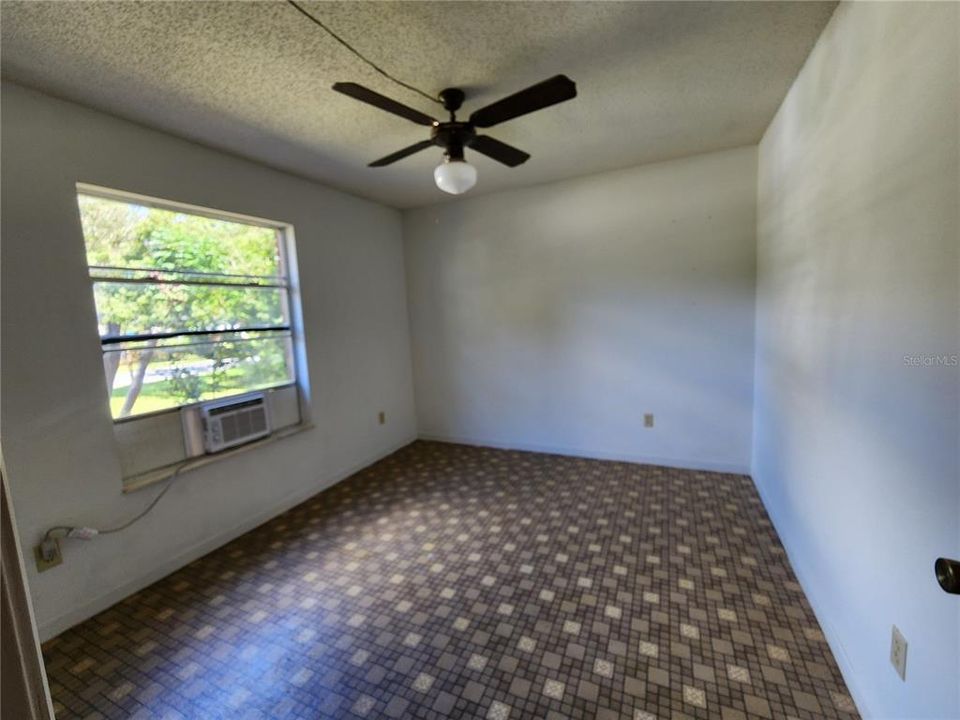 For Sale: $165,000 (3 beds, 1 baths, 1074 Square Feet)