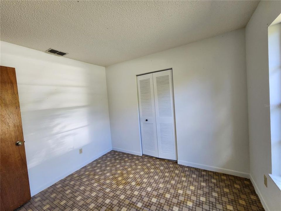 For Sale: $165,000 (3 beds, 1 baths, 1074 Square Feet)