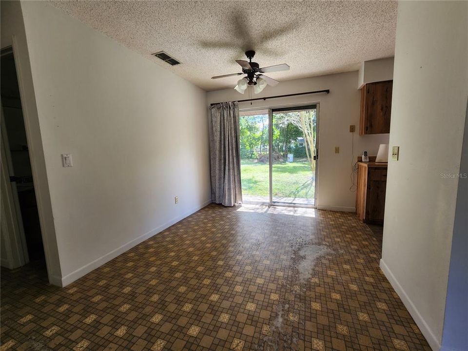 For Sale: $165,000 (3 beds, 1 baths, 1074 Square Feet)