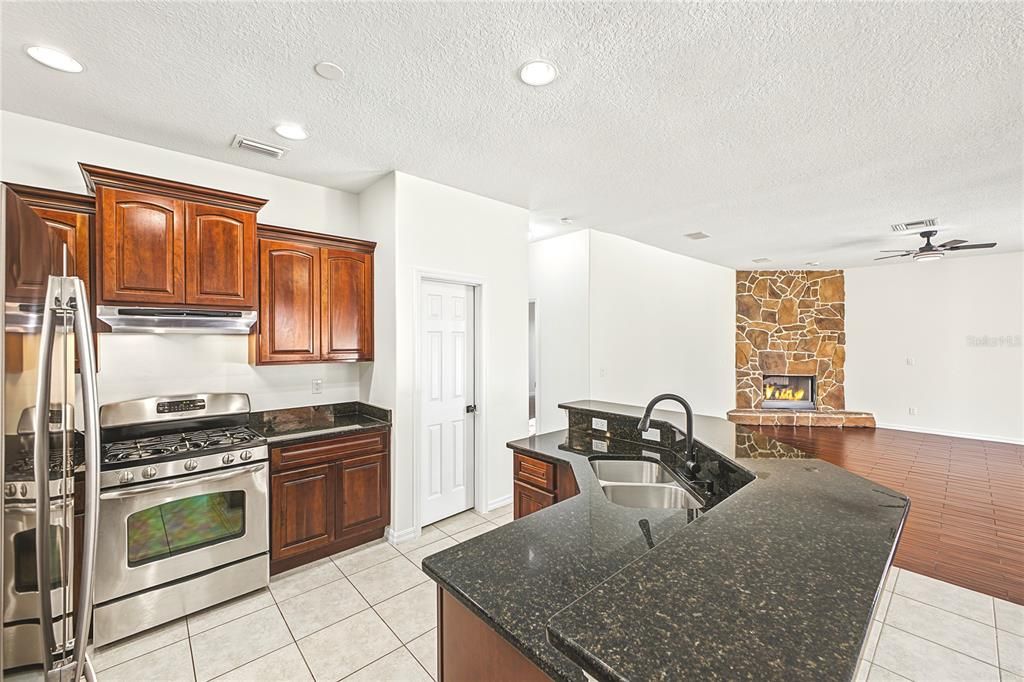 For Sale: $535,000 (4 beds, 3 baths, 2780 Square Feet)