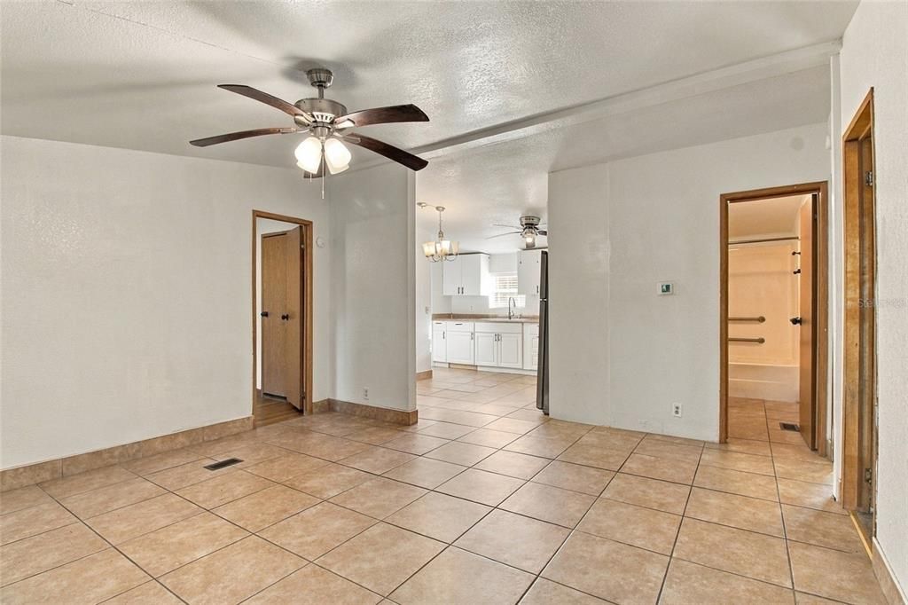 En Venta: $195,000 (3 camas, 2 baños, 936 Pies cuadrados)