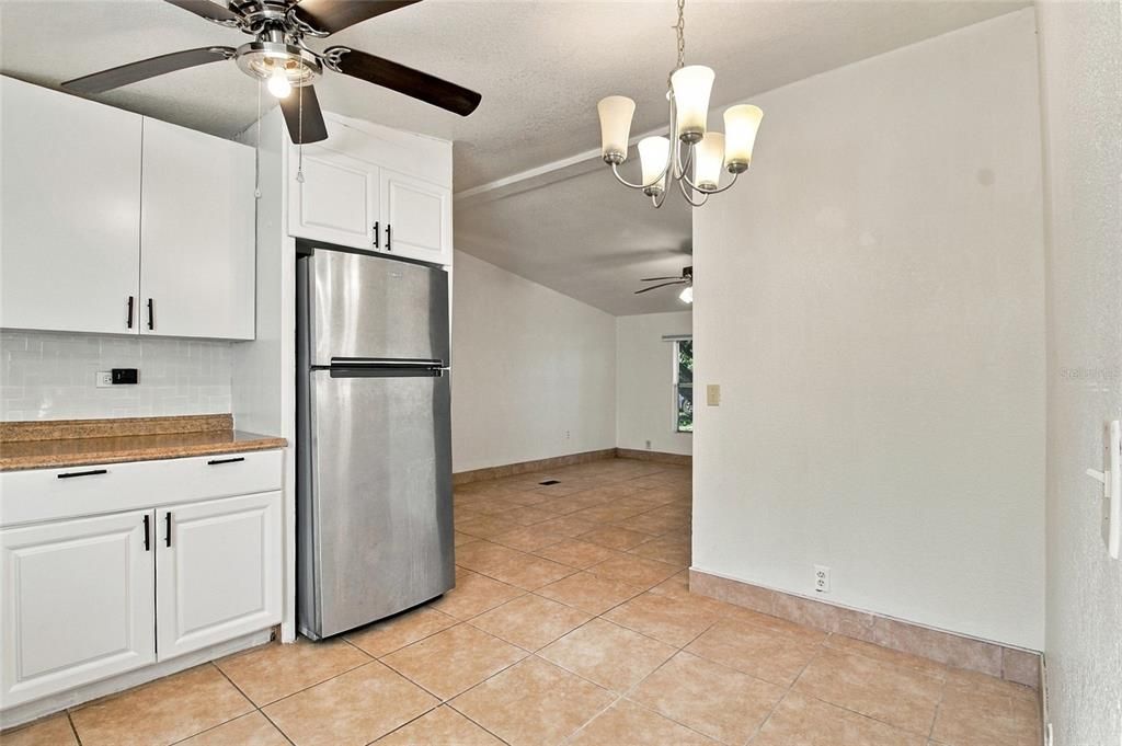 En Venta: $195,000 (3 camas, 2 baños, 936 Pies cuadrados)
