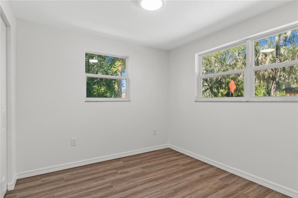 На продажу: $349,999 (2 спален, 1 ванн, 667 Квадратных фут)