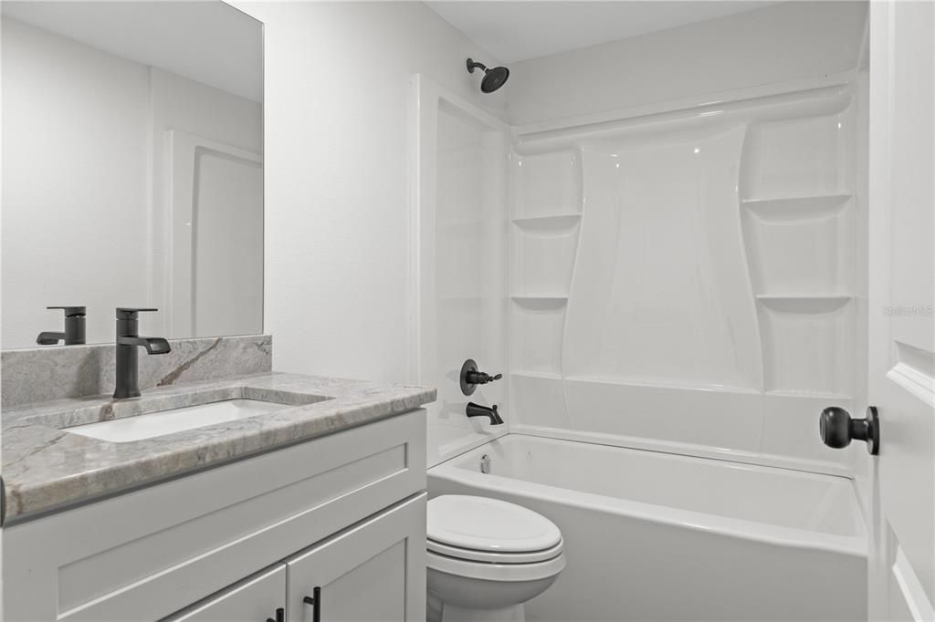 На продажу: $349,999 (2 спален, 1 ванн, 667 Квадратных фут)