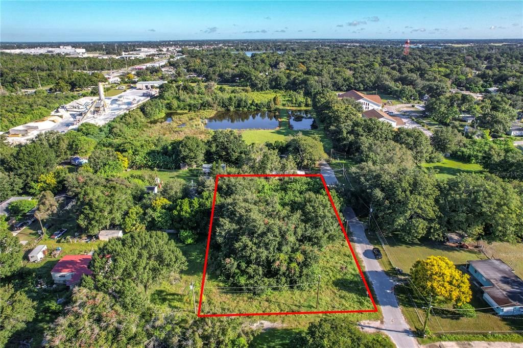 На продажу: $180,000 (0.68 acres)