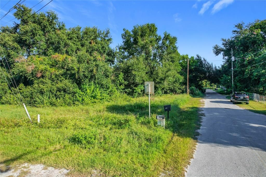 На продажу: $180,000 (0.68 acres)