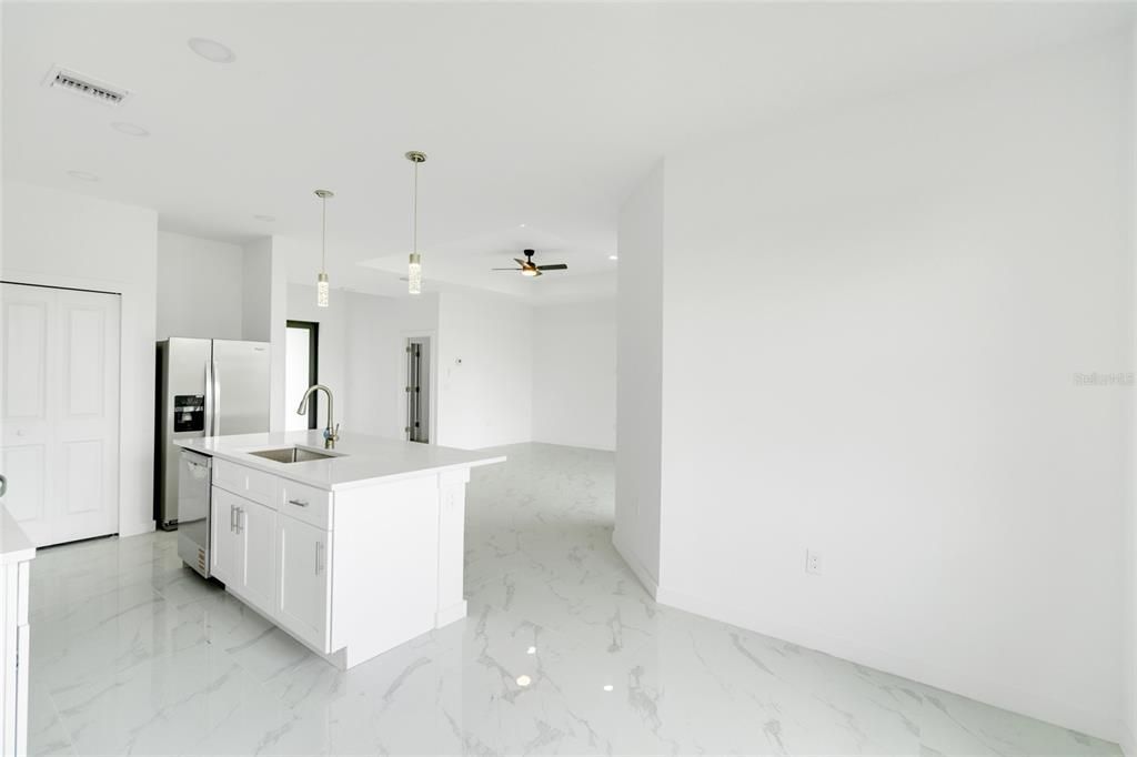 На продажу: $355,000 (3 спален, 2 ванн, 1719 Квадратных фут)