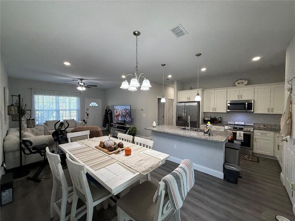 For Sale: $319,000 (4 beds, 2 baths, 1531 Square Feet)