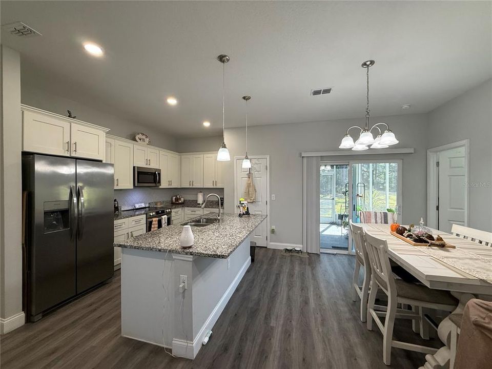 For Sale: $319,000 (4 beds, 2 baths, 1531 Square Feet)