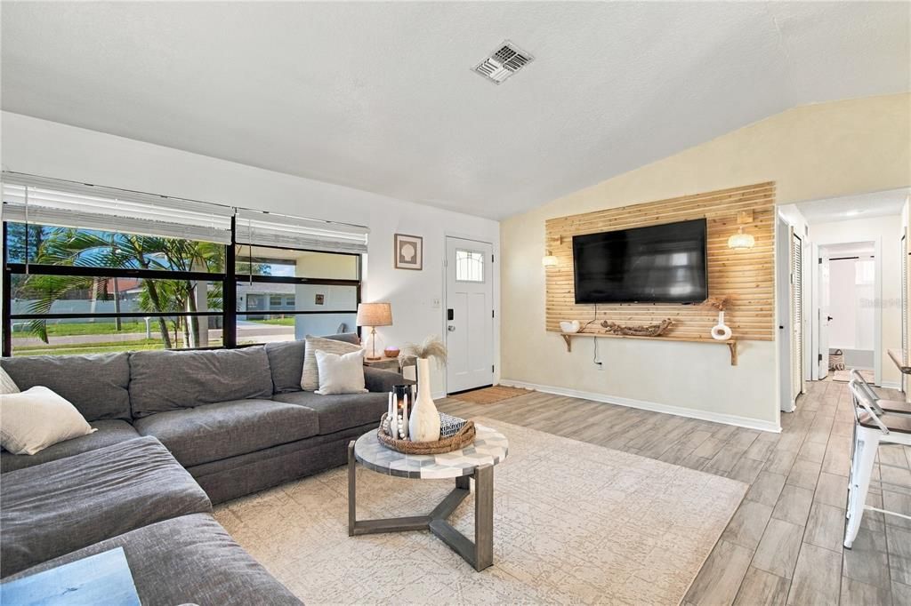 En Venta: $529,900 (4 camas, 2 baños, 1792 Pies cuadrados)