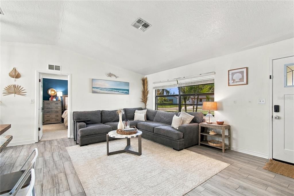 En Venta: $529,900 (4 camas, 2 baños, 1792 Pies cuadrados)
