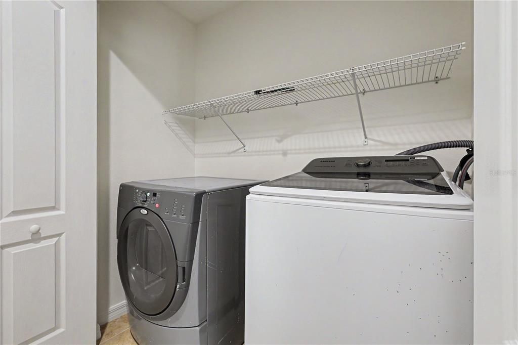 На продажу: $569,900 (6 спален, 4 ванн, 3952 Квадратных фут)