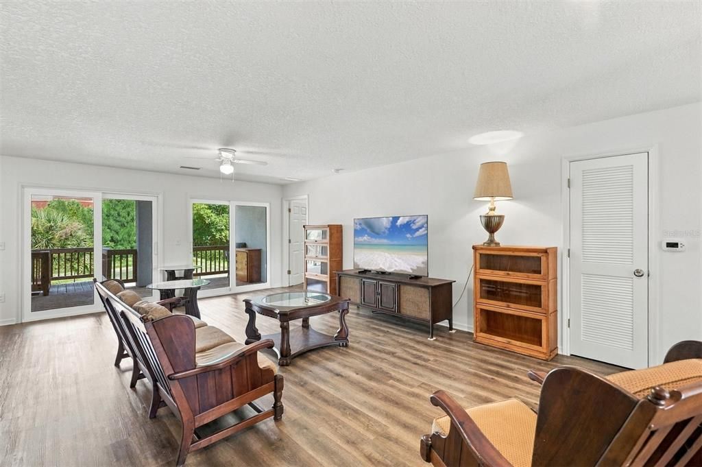 For Sale: $399,000 (3 beds, 2 baths, 1656 Square Feet)