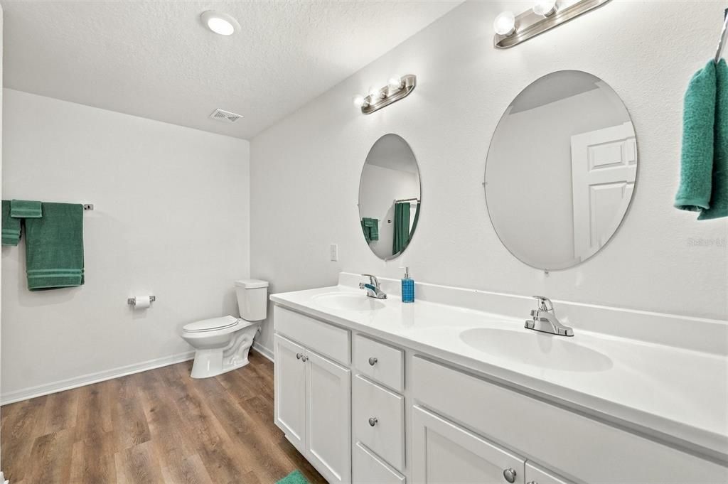 For Sale: $399,000 (3 beds, 2 baths, 1656 Square Feet)