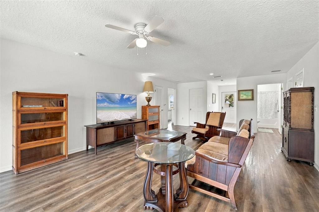 For Sale: $399,000 (3 beds, 2 baths, 1656 Square Feet)