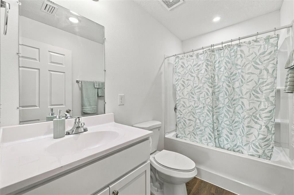 For Sale: $399,000 (3 beds, 2 baths, 1656 Square Feet)