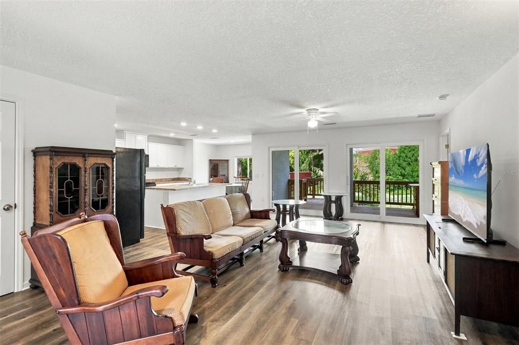 For Sale: $399,000 (3 beds, 2 baths, 1656 Square Feet)