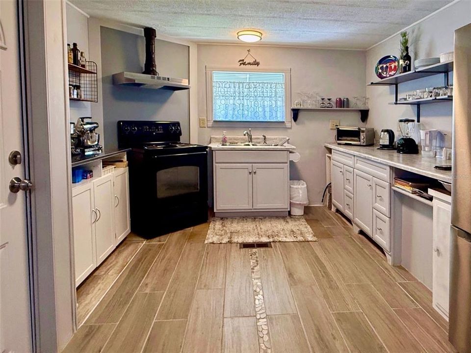 На продажу: $135,000 (2 спален, 2 ванн, 1300 Квадратных фут)