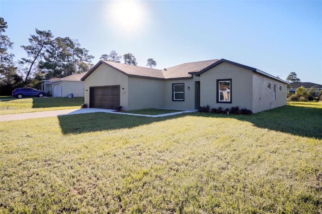 For Sale: $340,000 (4 beds, 3 baths, 1952 Square Feet)
