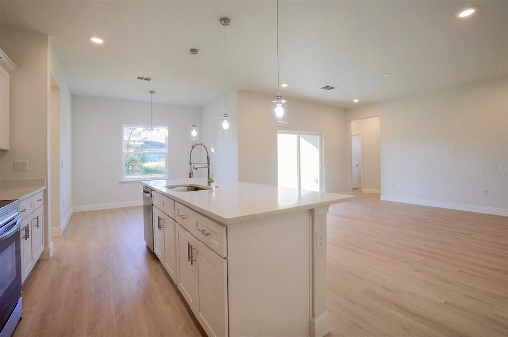 For Sale: $340,000 (4 beds, 3 baths, 1952 Square Feet)