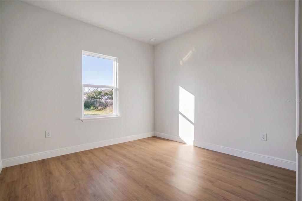 For Sale: $340,000 (4 beds, 3 baths, 1952 Square Feet)
