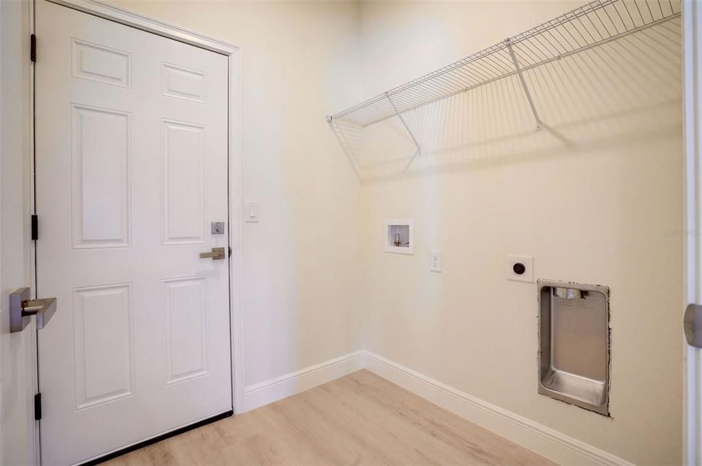 For Sale: $340,000 (4 beds, 3 baths, 1952 Square Feet)