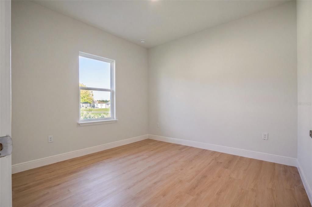 For Sale: $340,000 (4 beds, 3 baths, 1952 Square Feet)