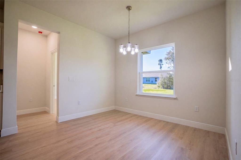For Sale: $340,000 (4 beds, 3 baths, 1952 Square Feet)