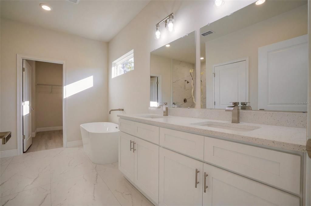 For Sale: $340,000 (4 beds, 3 baths, 1952 Square Feet)