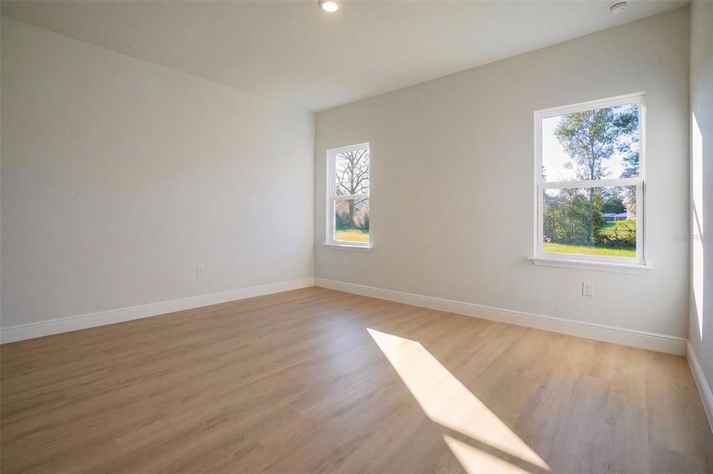 For Sale: $340,000 (4 beds, 3 baths, 1952 Square Feet)