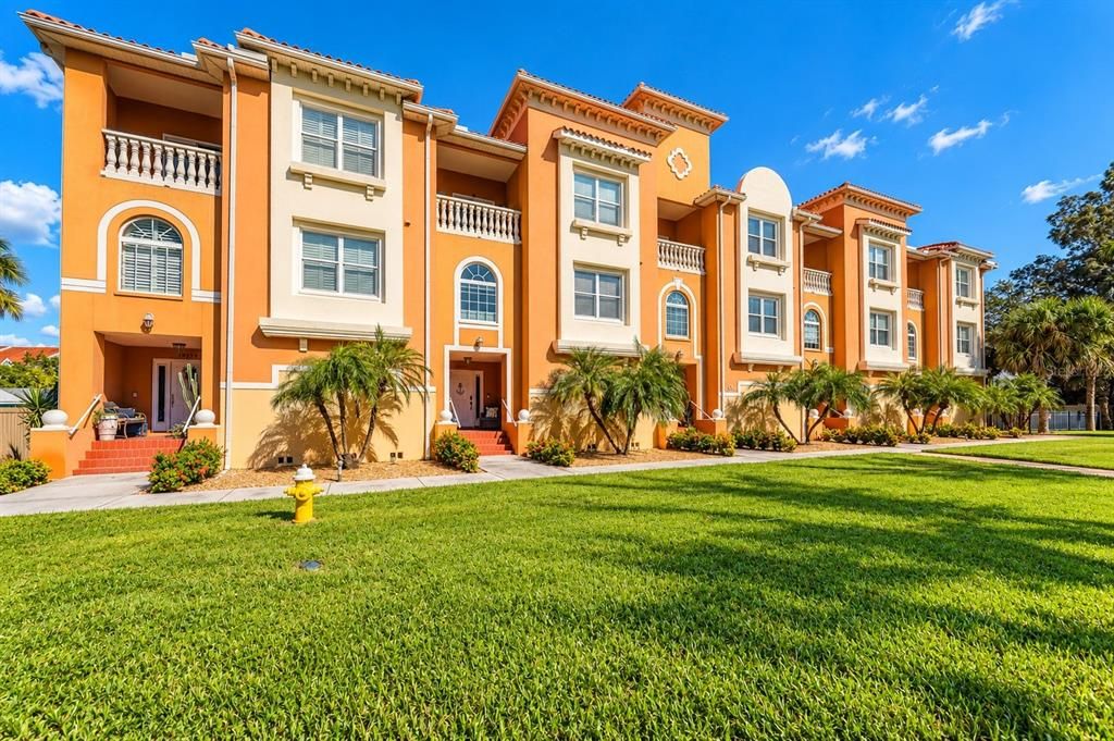 For Sale: $1,099,000 (3 beds, 3 baths, 2873 Square Feet)