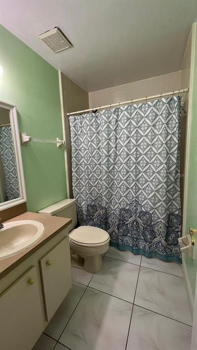 На продажу: $229,900 (2 спален, 2 ванн, 1230 Квадратных фут)