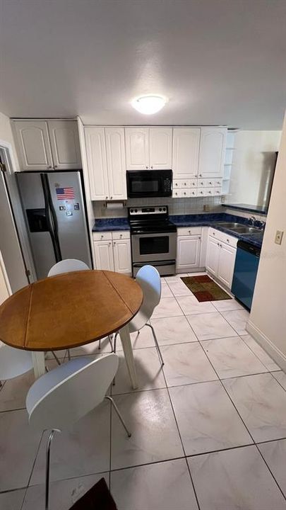 На продажу: $229,900 (2 спален, 2 ванн, 1230 Квадратных фут)