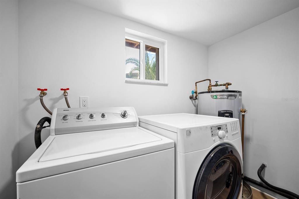 For Sale: $499,900 (2 beds, 2 baths, 1728 Square Feet)