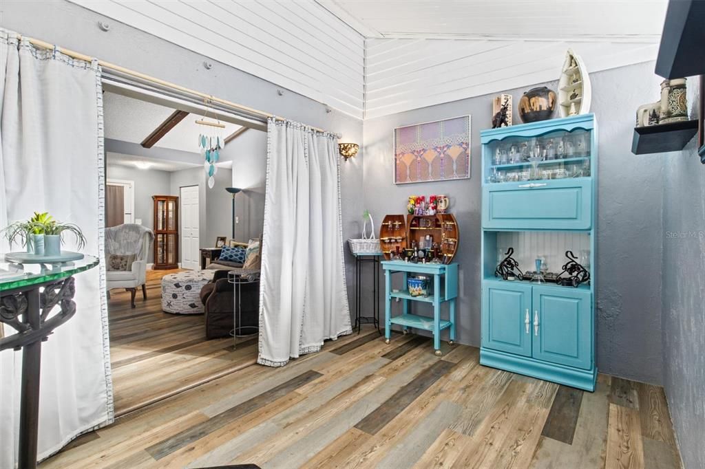 На продажу: $285,000 (3 спален, 2 ванн, 1957 Квадратных фут)