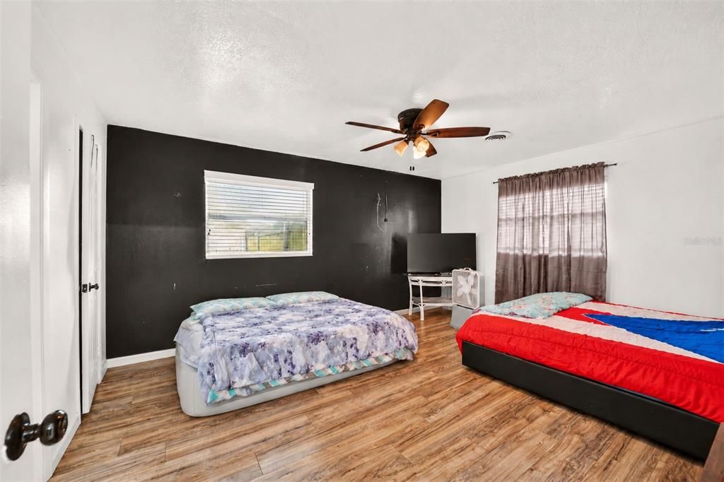 For Sale: $272,000 (3 beds, 2 baths, 1412 Square Feet)