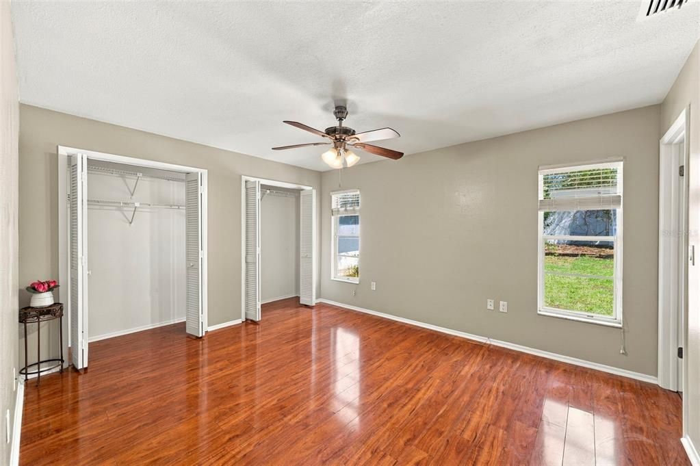 For Sale: $400,000 (3 beds, 2 baths, 1391 Square Feet)