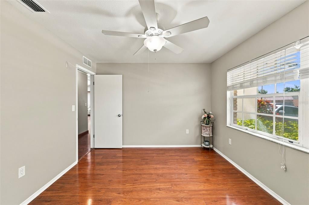 For Sale: $400,000 (3 beds, 2 baths, 1391 Square Feet)
